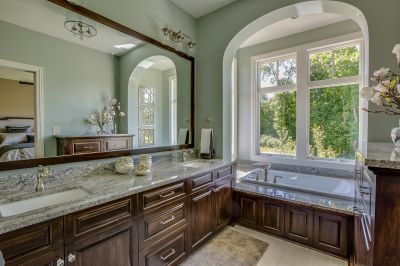 Luxurious Master Bathrooms